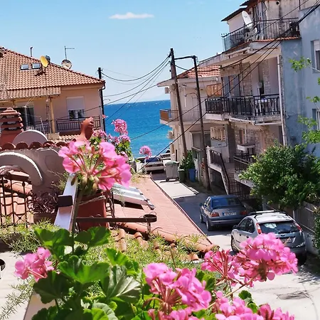 Sunrise - Luxury Beachfront Escape شقة