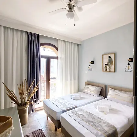 Sunrise - Luxury Beachfront Escape أوليمبياذا