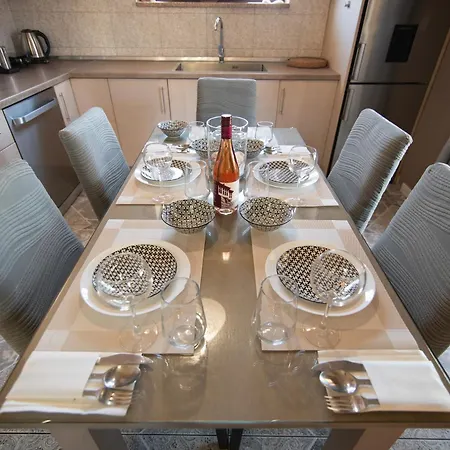 Sunrise - Luxury Beachfront Escape *