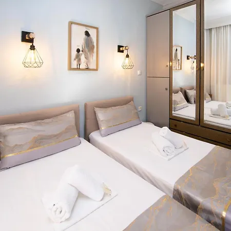 Sunrise - Luxury Beachfront Escape شقة