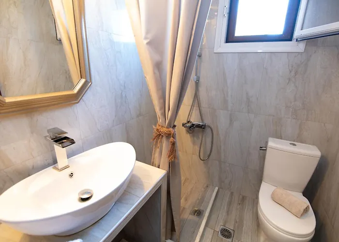 Sunrise - Luxury Beachfront Escape Daire