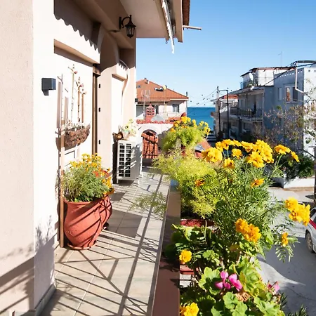 Apartment Sunrise - Luxury Beachfront Escape Olympiada