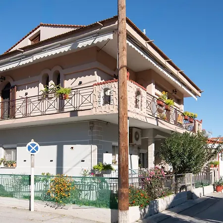 Sunrise - Luxury Beachfront Escape * Olympiada