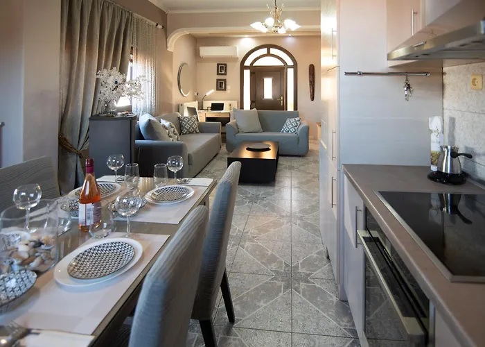 Sunrise - Luxury Beachfront Escape *