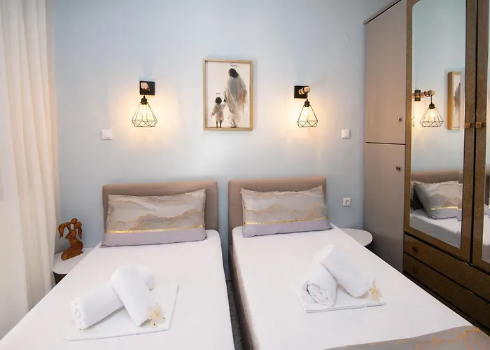 Sunrise - Luxury Beachfront Escape * Olympiada