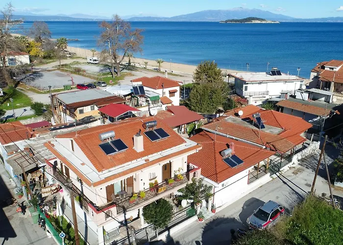 Sunrise - Luxury Beachfront Escape Olympiada