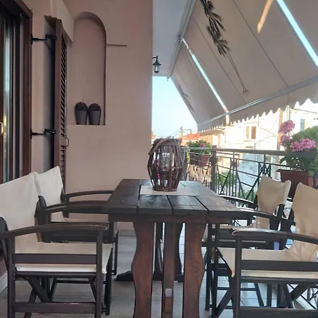 Sunrise - Luxury Beachfront Escape Appartement Olympiada