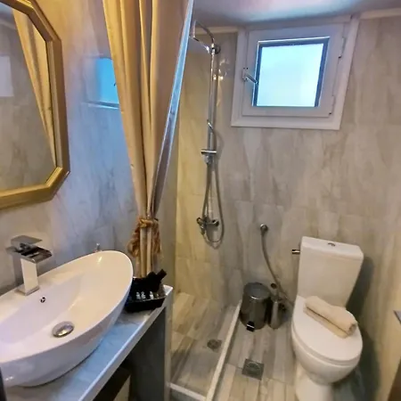 Sunrise - Luxury Beachfront Escape Olympiada