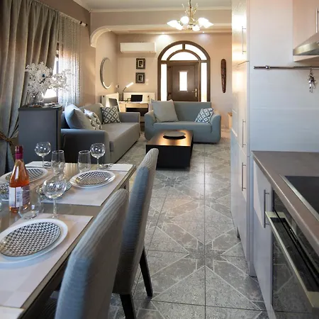 Sunrise - Luxury Beachfront Escape *