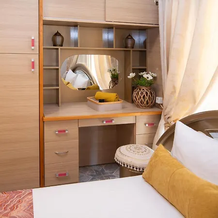 Sunrise - Luxury Beachfront Escape * أوليمبياذا