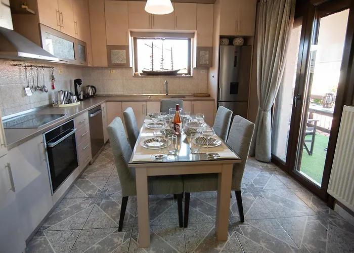 Sunrise - Luxury Beachfront Escape Apartment *