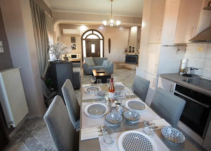 Apartment Sunrise - Luxury Beachfront Escape Olympiada