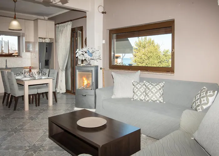 Sunrise - Luxury Beachfront Escape Apartment